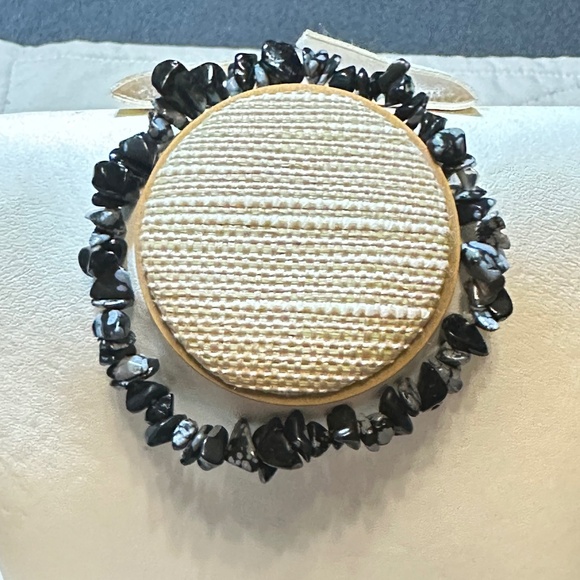 Snowflake Obsidian genuine Stone chips, stretchy bracelet. Various stone sizes. - Picture 3 of 14
